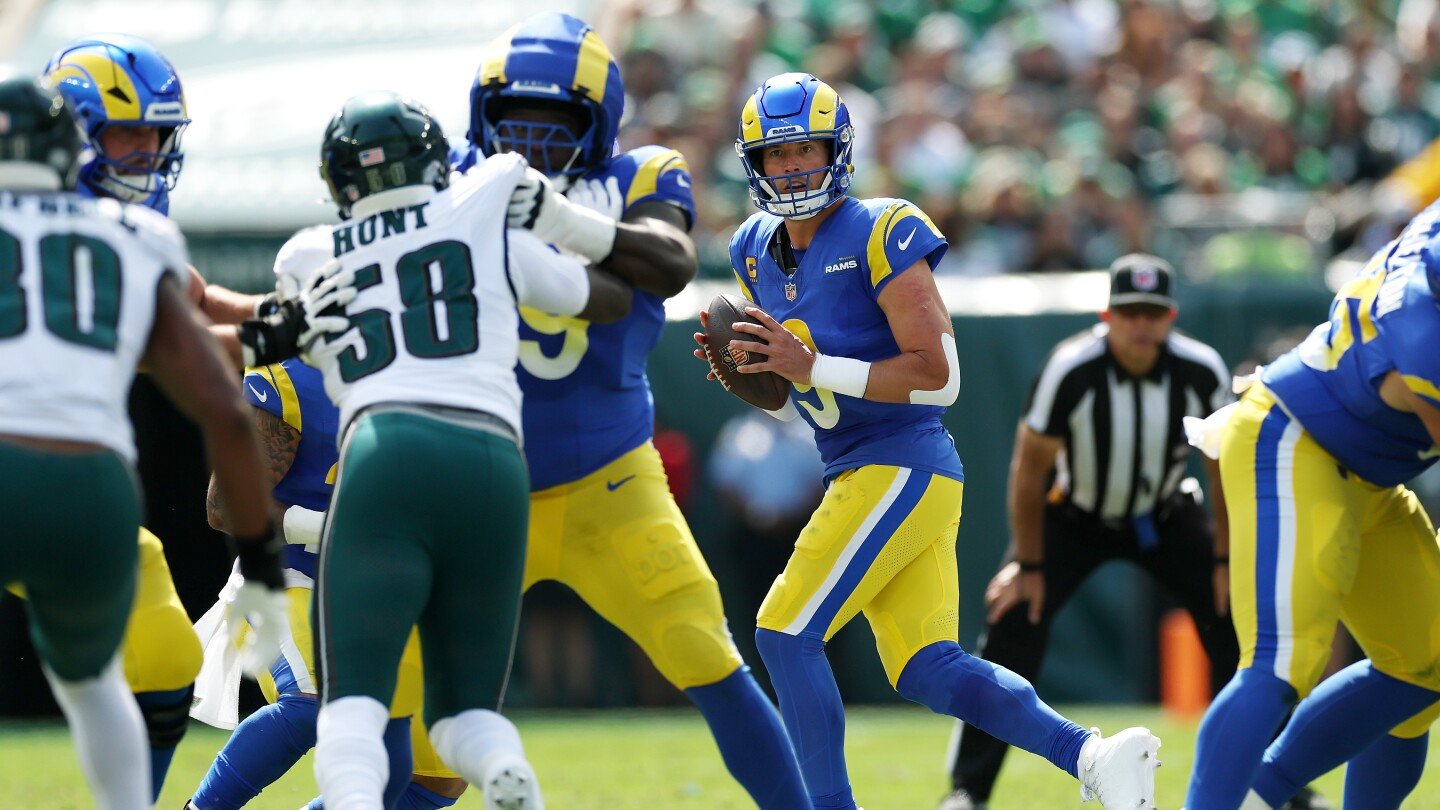 Rams lead Eagles 19-7 at halftime
