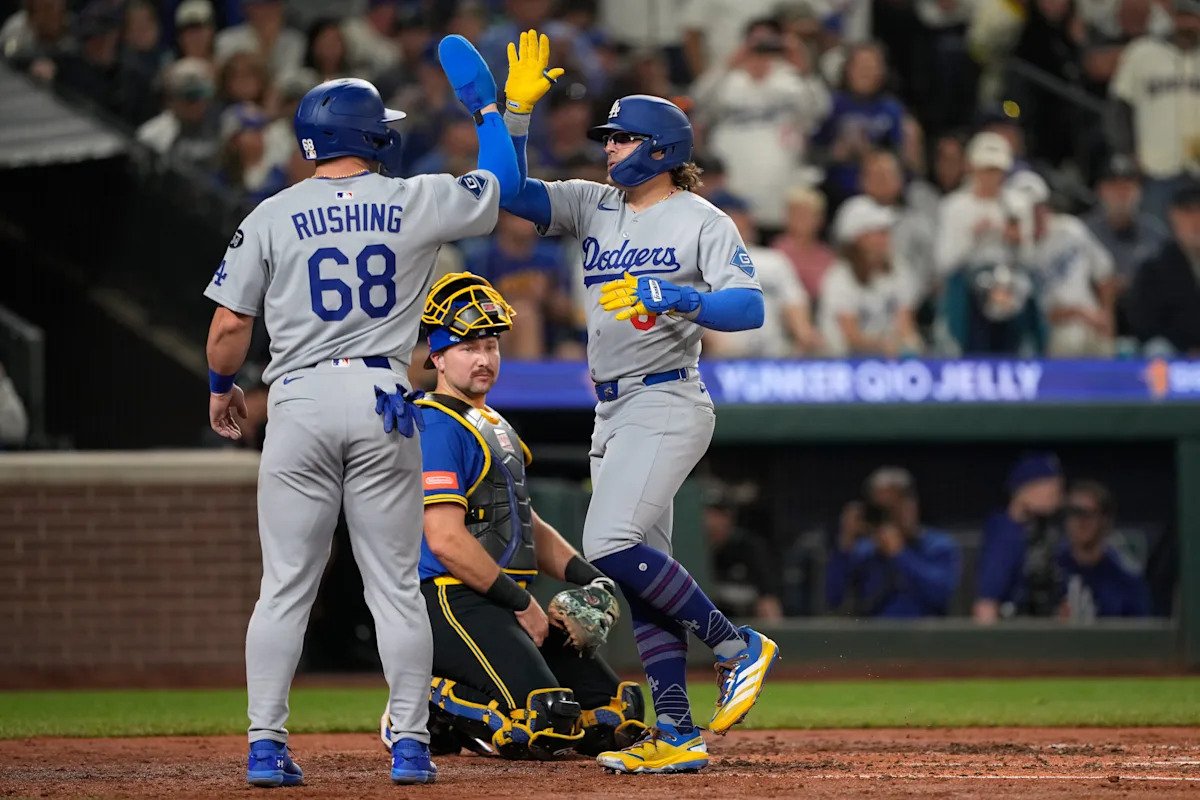Kiké Hernández hits 2-run HR, Dalton Rushing has 2 hits and a key RBI as Dodgers beat Mariners 3-2