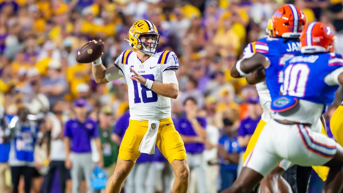 What is wrong with LSU football’s offense?