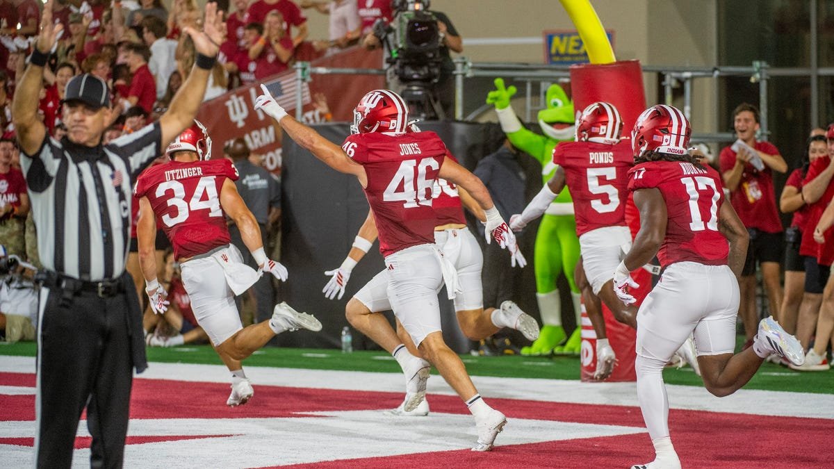 IU football steamrolls Illinois in top-20 showdown