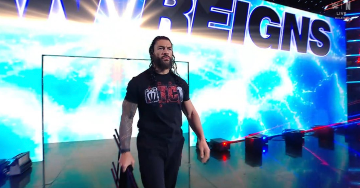 Roman Reigns returns to Raw
