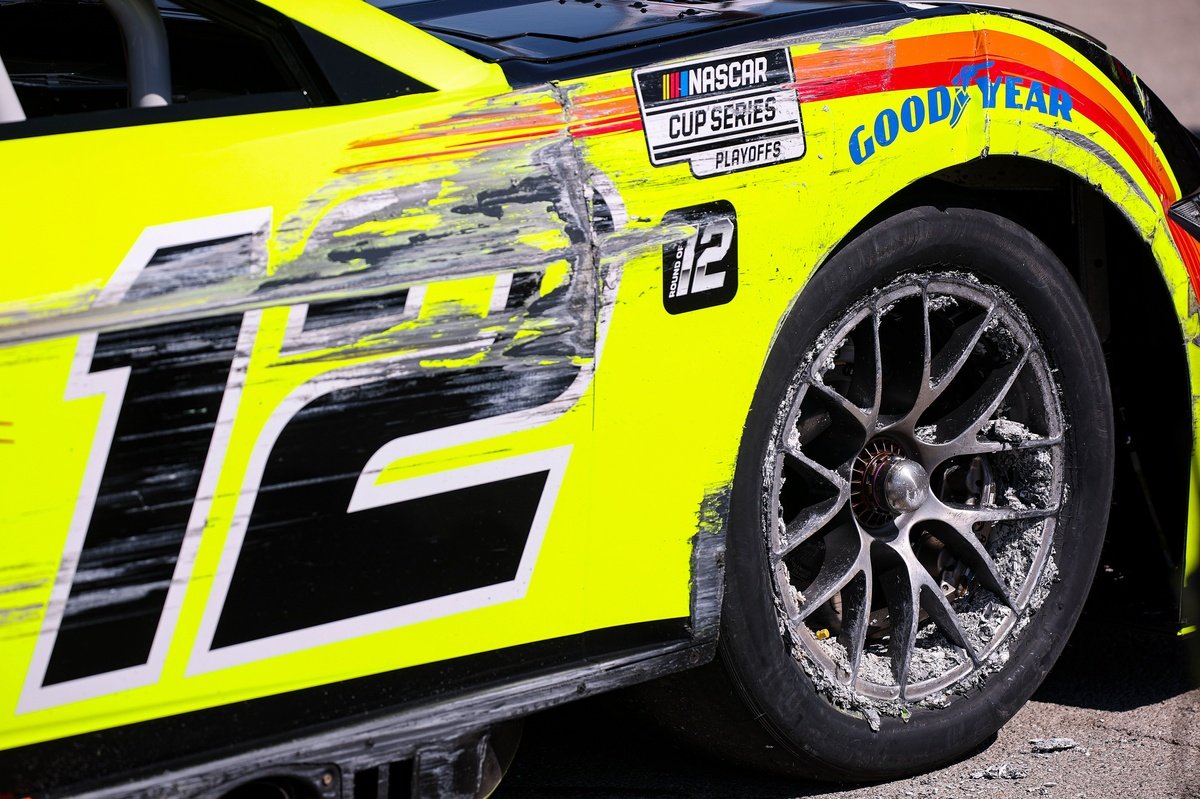 Penske cars suffer tire issues in Kansas NASCAR Cup practice