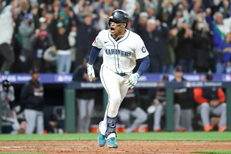 Mariners out-last Tigers 3-2 in 15 innings to advance in MLB playoffs