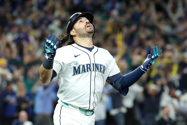 Mariners one win away from World Series after Suarez grand slam beats Jays
