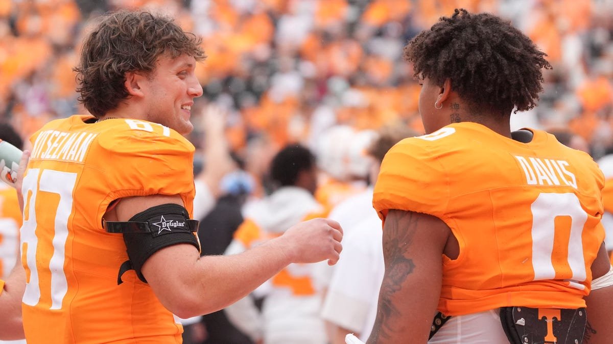Ethan Davis injury update for Tennessee football vs Arkansas