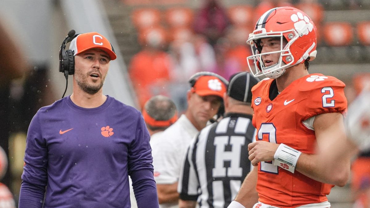 Dabo Swinney breaks down Garrett Riley’s play-calling against UNC