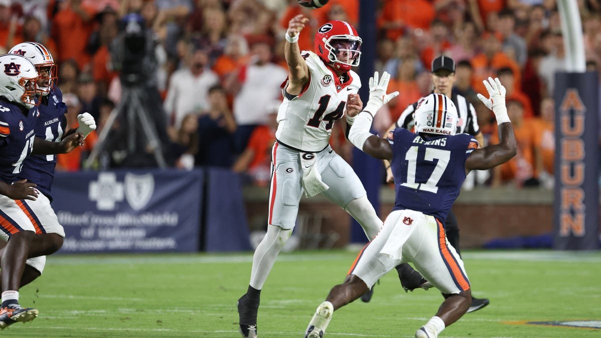 Auburn DB Kayin Lee ejected for targeting Georgia’s Gunner Stockton