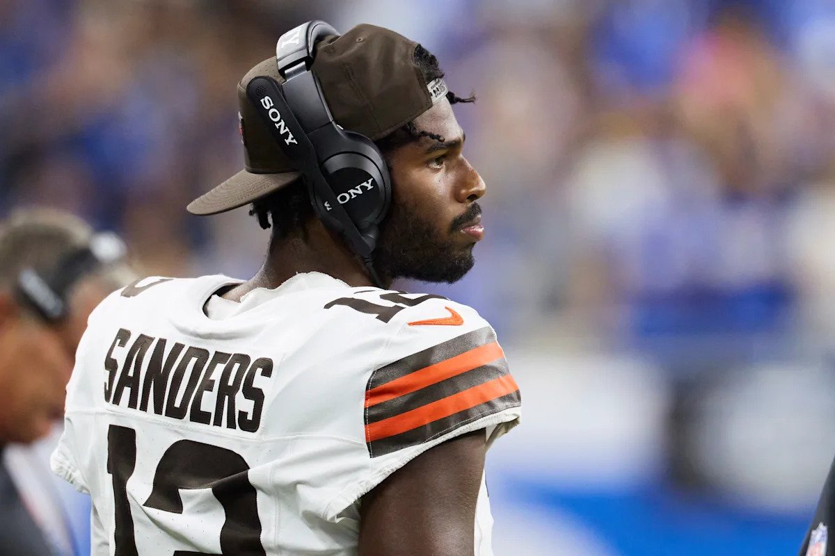 Shedeur Sanders mouths answers when asked questions about Browns’ quarterback change