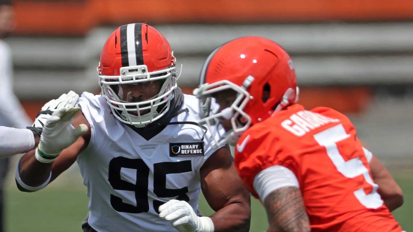 Myles Garrett: Dillon Gabriel runs the offense like it’s his offense